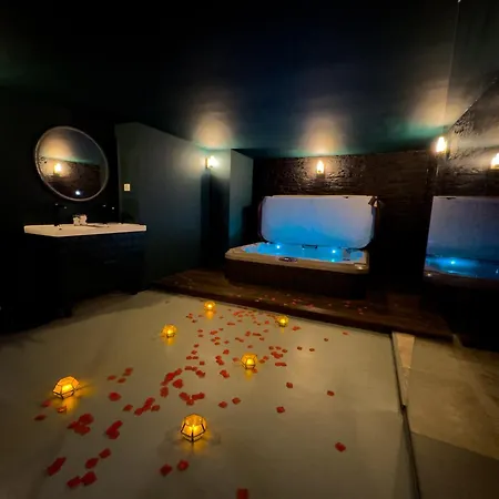Mieuxqualhotel jacuzzi privatif Le carré Bordeaux Extérieur photo