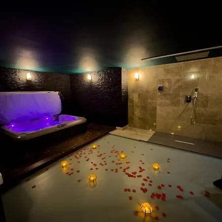 Mieuxqualhotel jacuzzi privatif Le carré Bordeaux Extérieur photo