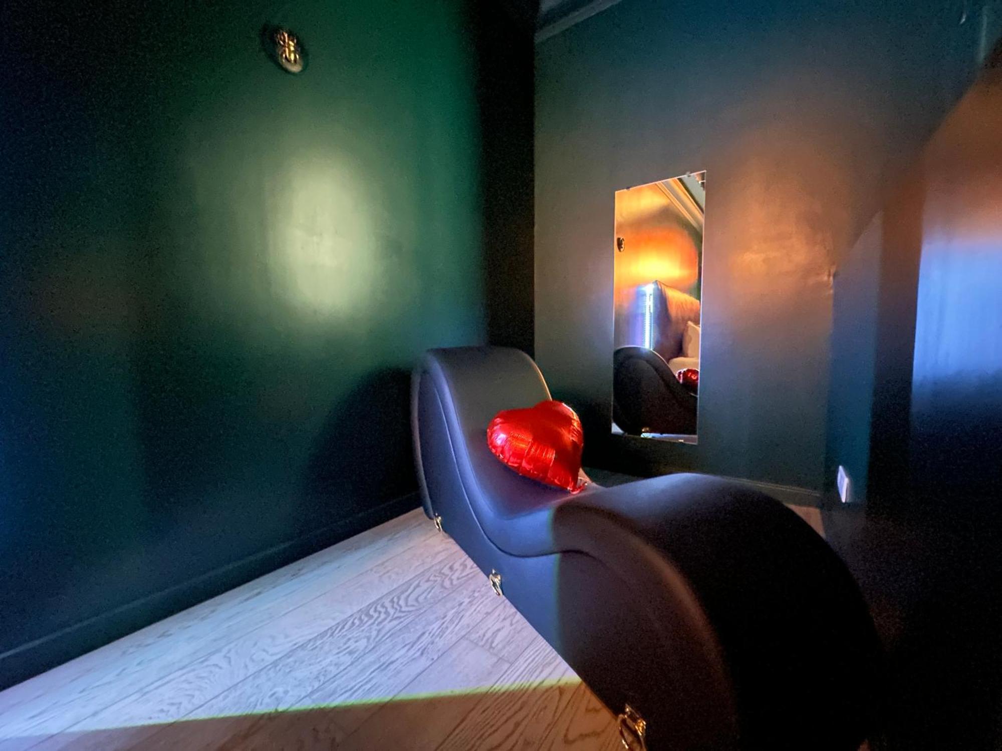 Mieuxqualhotel Jacuzzi Privatif Le Carré Bordeaux