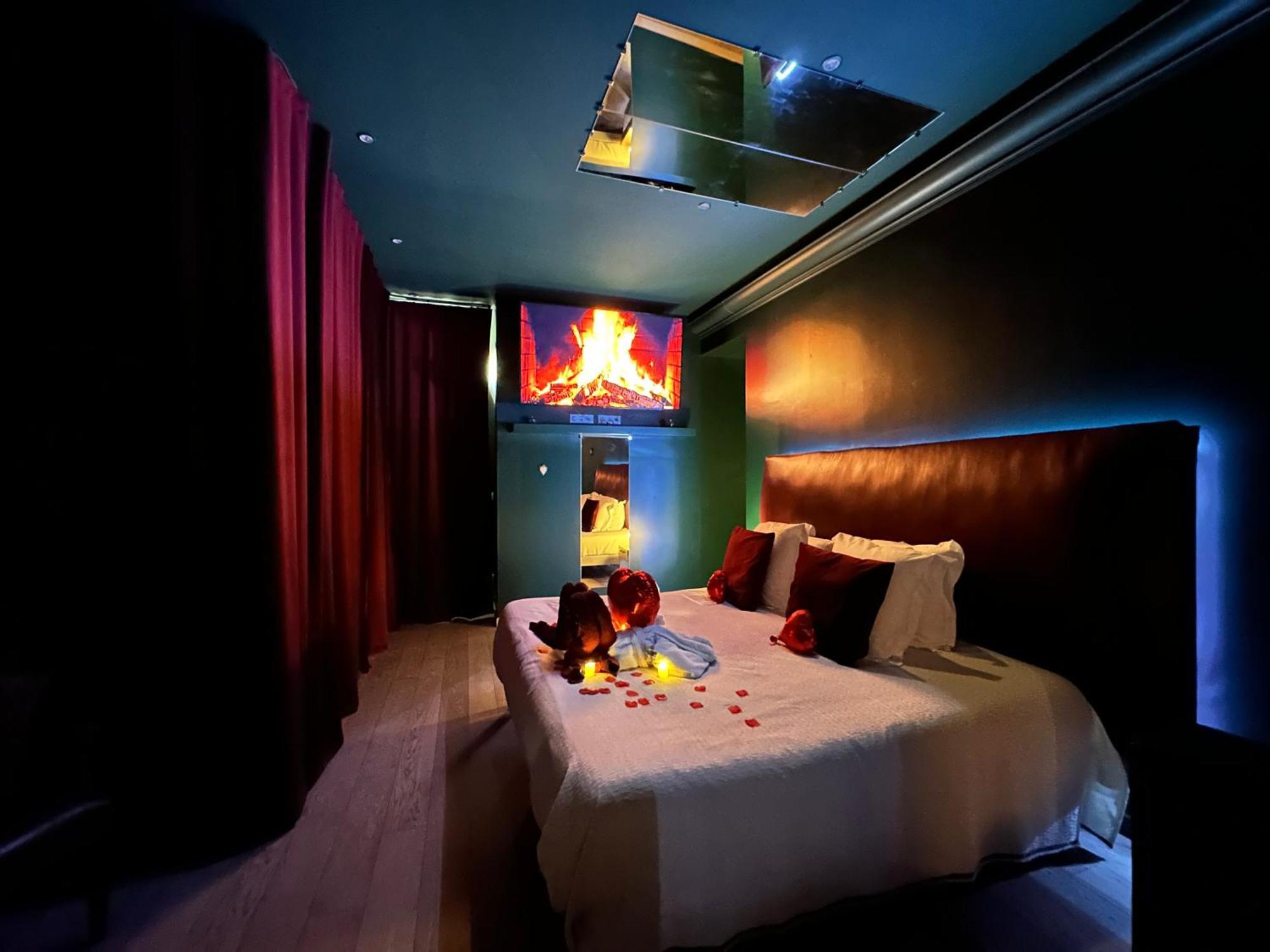 Mieuxqualhotel Jacuzzi Privatif Le Carré * Bordeaux