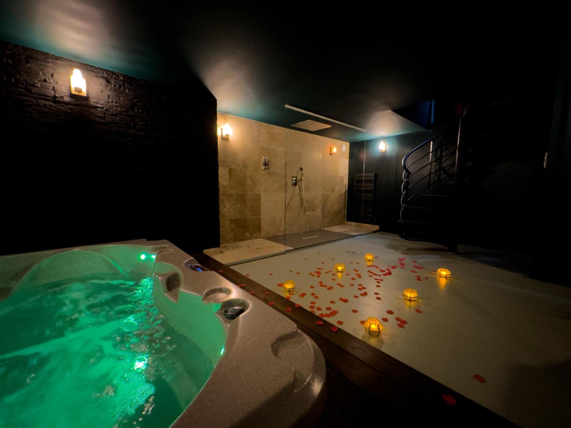 Mieuxqualhotel Jacuzzi Privatif Le Carré Appartamento Bordeaux
